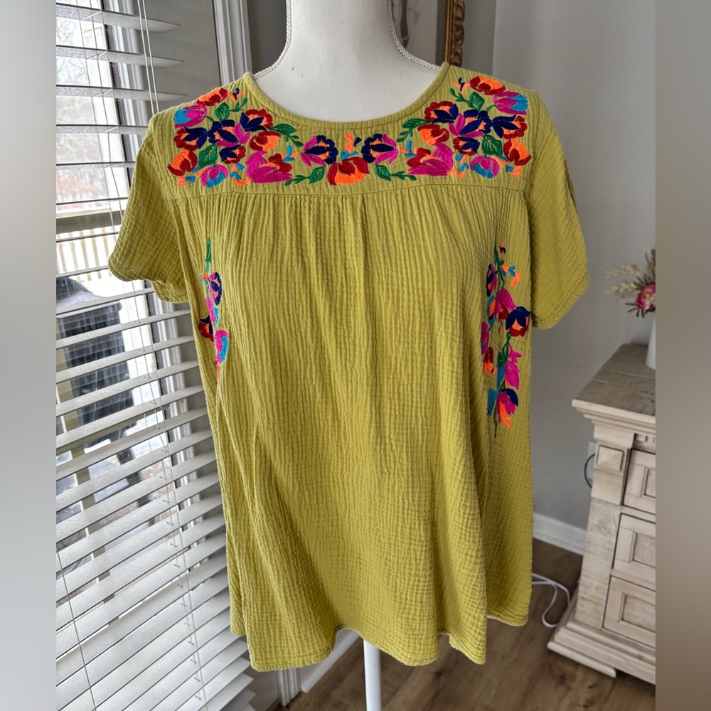 See And Be Seen 100% cotton shirt with floral embroidery size medium EUC